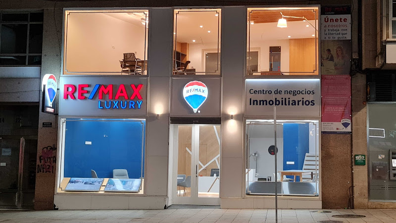 REMAX LUXURY Inmobiliaria - inmobiliaria
